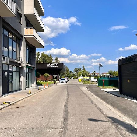 Apartament Apartament Madeira Oradea Zewnętrze zdjęcie