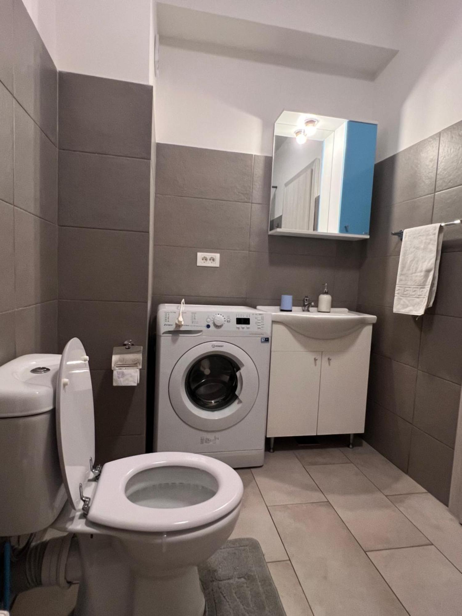 Apartament Apartament Madeira Oradea Zewnętrze zdjęcie