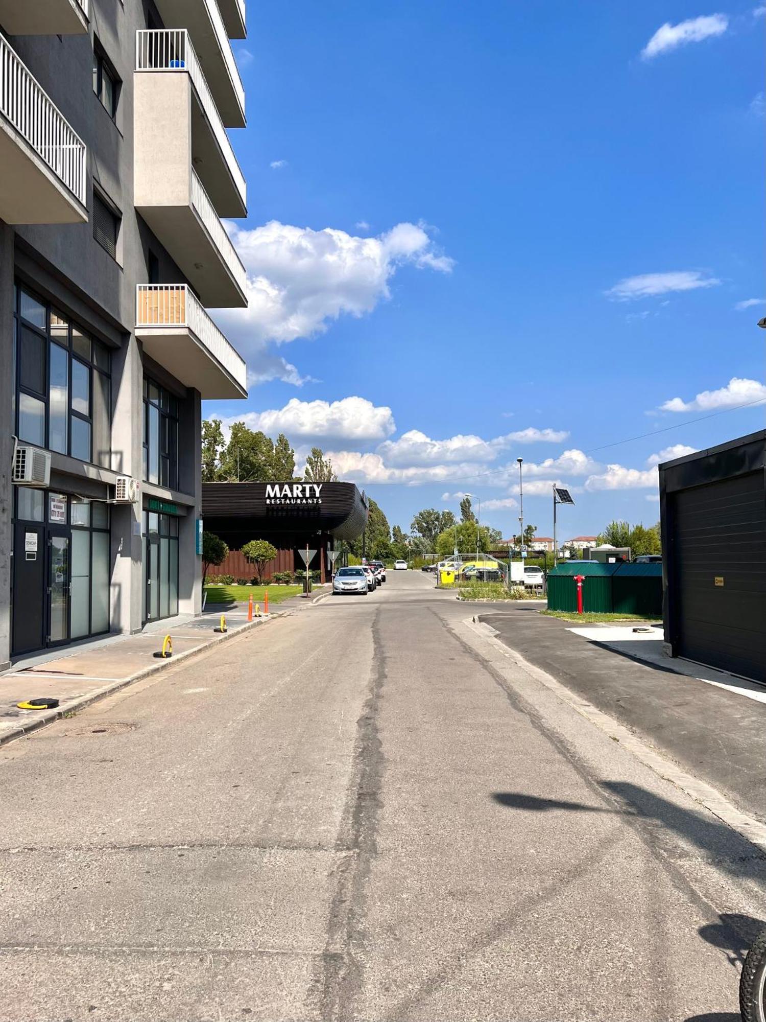 Apartament Apartament Madeira Oradea Zewnętrze zdjęcie
