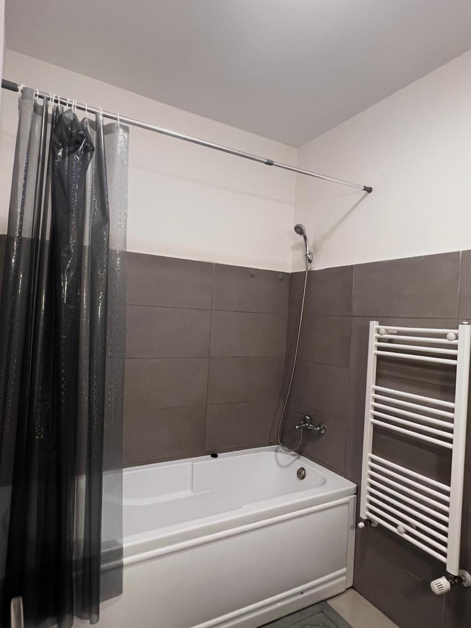 Apartament Apartament Madeira Oradea Zewnętrze zdjęcie