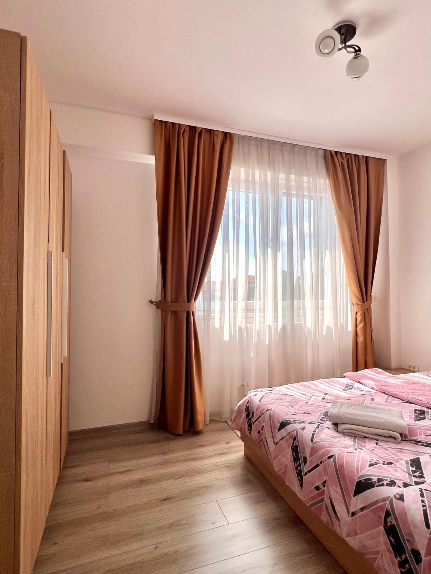 Apartament Apartament Madeira Oradea Zewnętrze zdjęcie