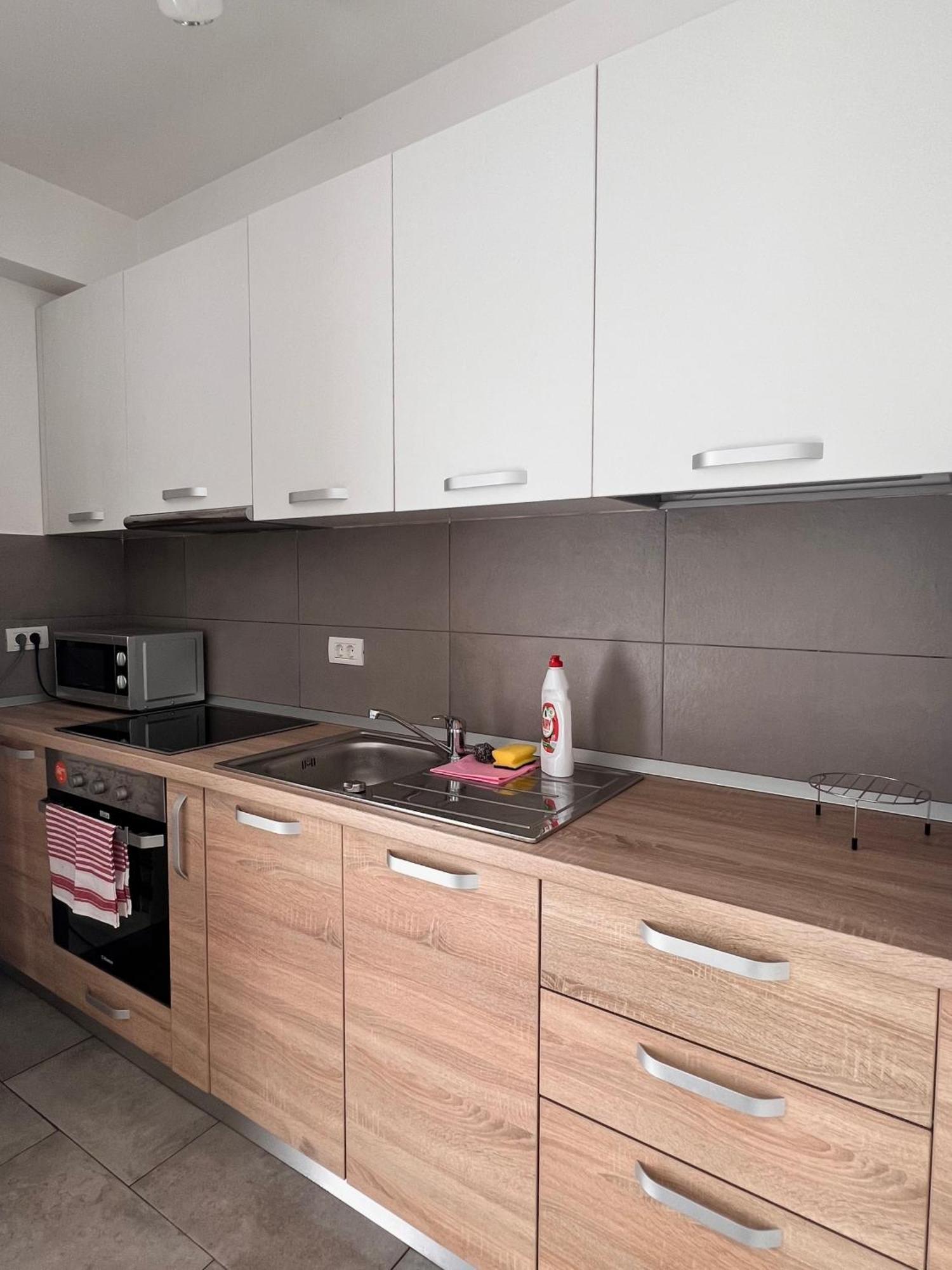 Apartament Apartament Madeira Oradea Zewnętrze zdjęcie